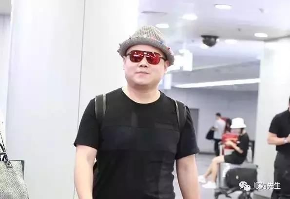 岳云鹏被曝携辣妹酒店过夜 岳云鹏被曝携辣妹酒店过夜