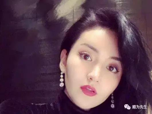 杨坤被曝与小21岁美女约会 杨坤被曝与小21岁美女约会