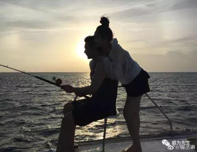 李荣浩向杨丞琳求婚成功
