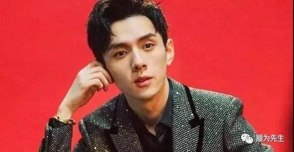 27岁年入千万的网络红人李佳琦
